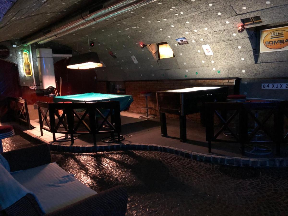 Whole Basement Former Pub 5 For Stag Do Budapeste Exterior foto