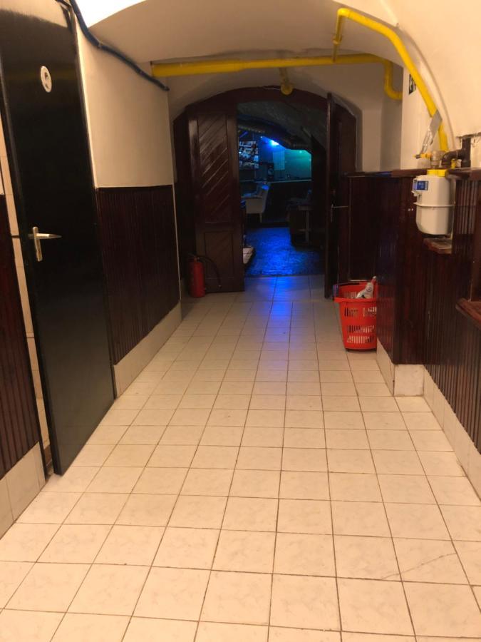 Whole Basement Former Pub 5 For Stag Do Budapeste Exterior foto