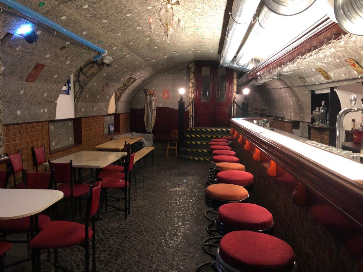 Whole Basement Former Pub 5 For Stag Do Budapeste Exterior foto