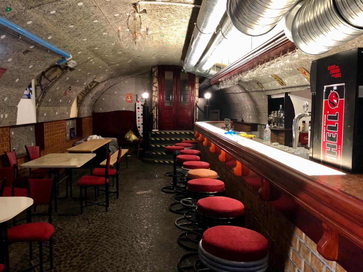 Whole Basement Former Pub 5 For Stag Do Budapeste Exterior foto